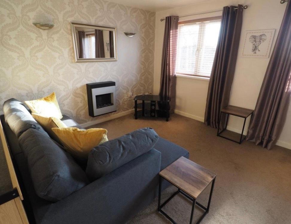 <c:out value='Hessle Road, Hull, HU4 6JA'/>