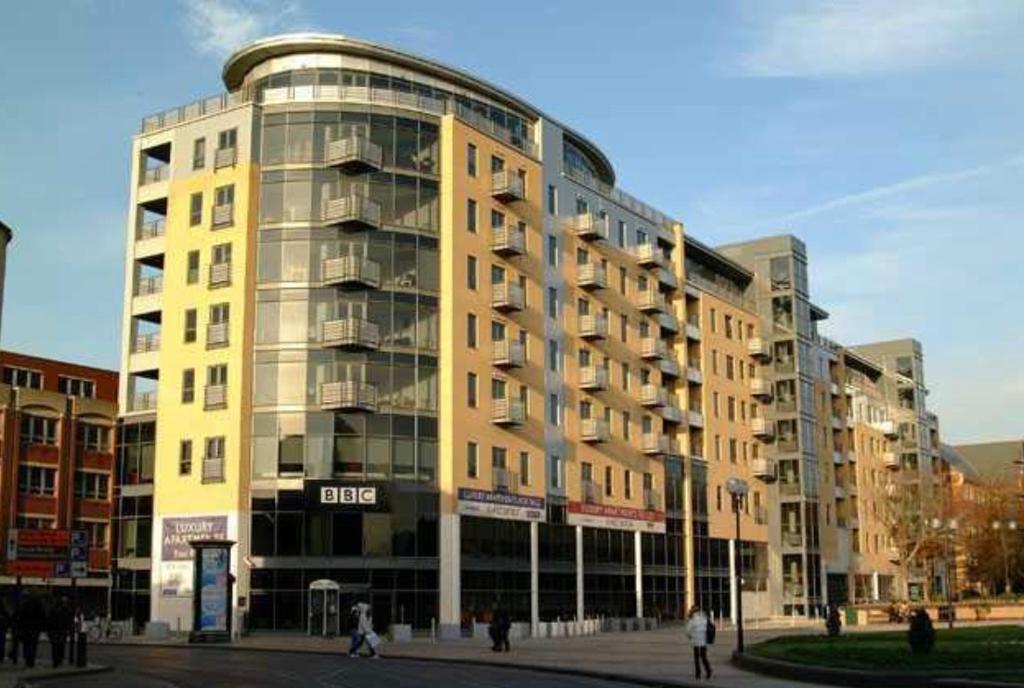 <c:out value='Queens Dock Street, Hull, HU1 3DR'/>